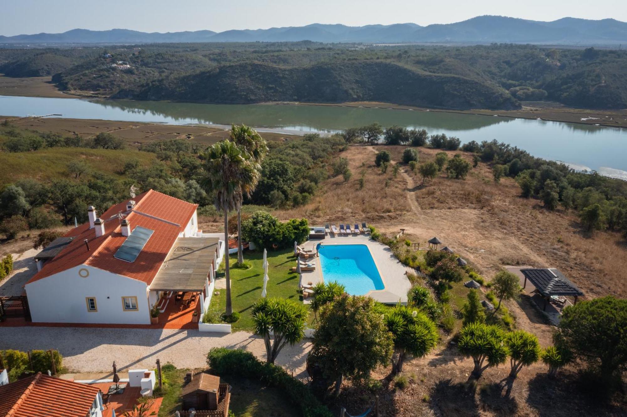 Отель Monte Do Zambujeiro Вила-Нова-де-Мильфонт Экстерьер фото
